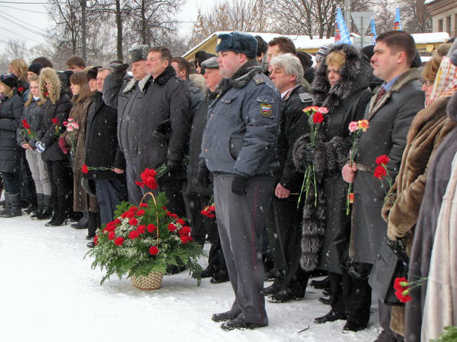 Митинг у мемориала
