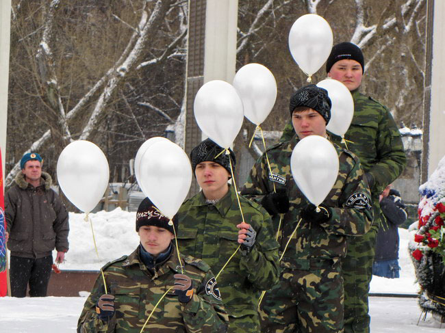 Митинг у мемориала