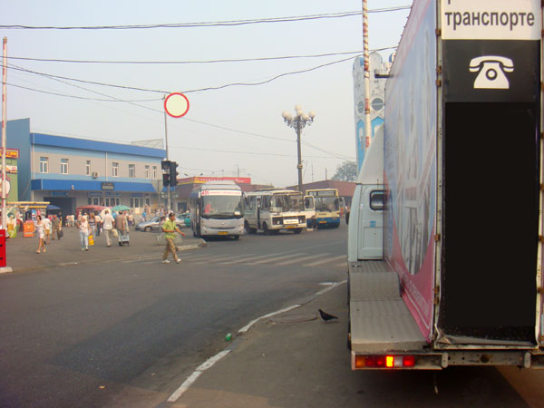 Машина на тротуаре