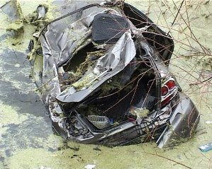 Автомобиль в воде
