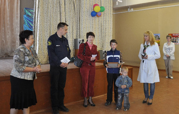 Награждение ученика школы