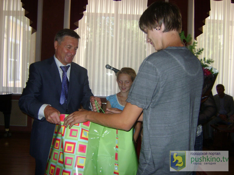 Вручение подарков