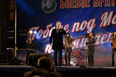 на сцене Лев Лещенко